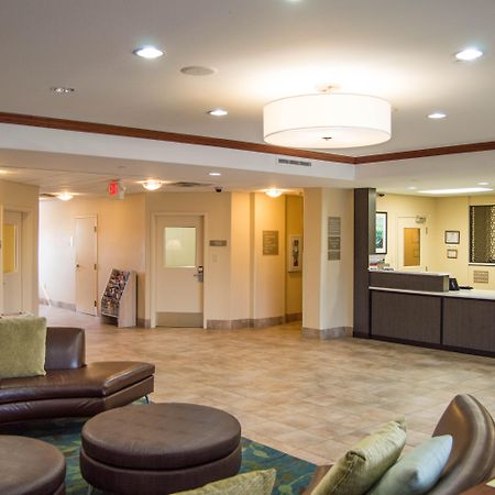 Candlewood Victoria By Ihg Εξωτερικό φωτογραφία