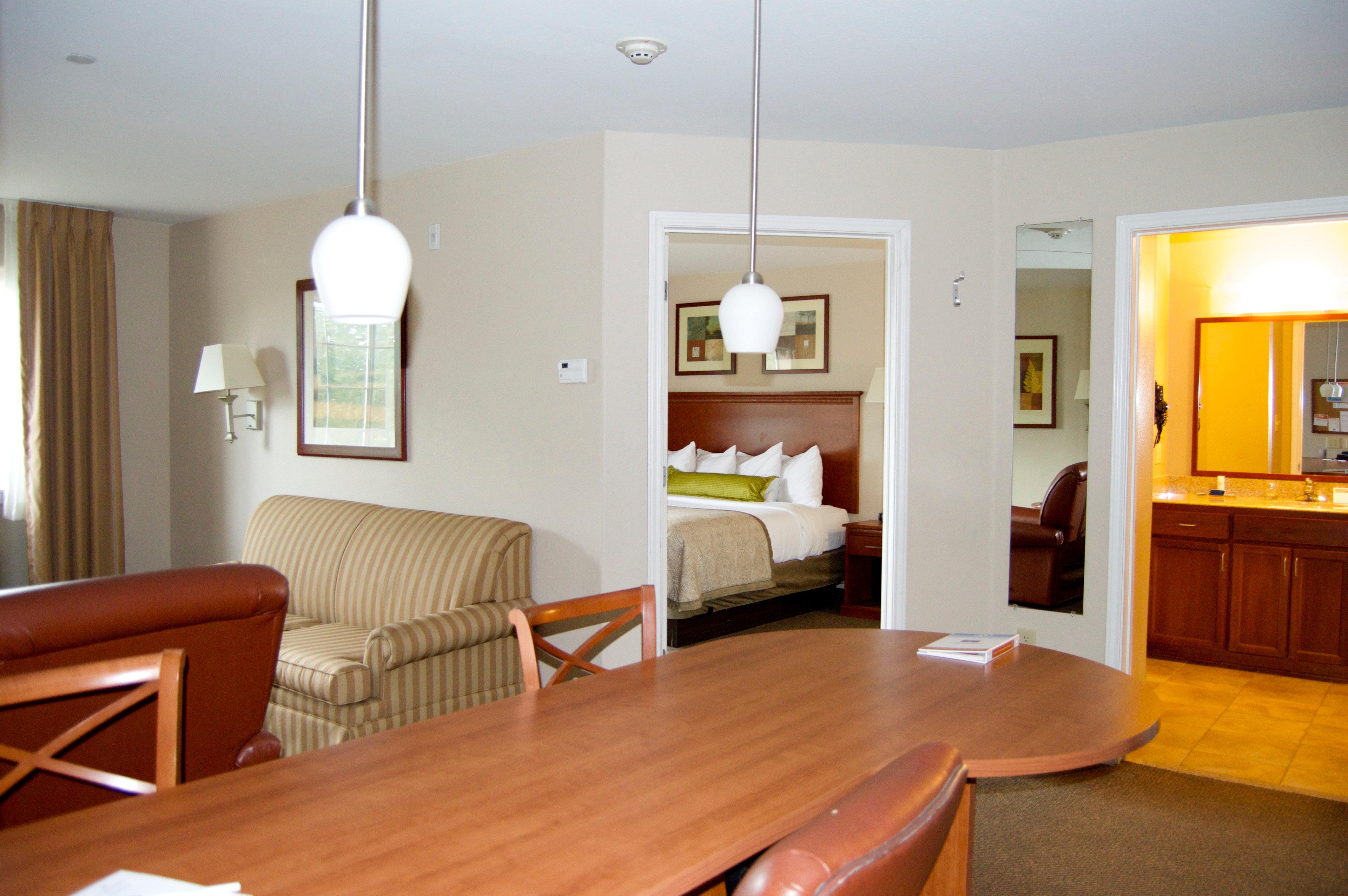 Candlewood Victoria By Ihg Εξωτερικό φωτογραφία