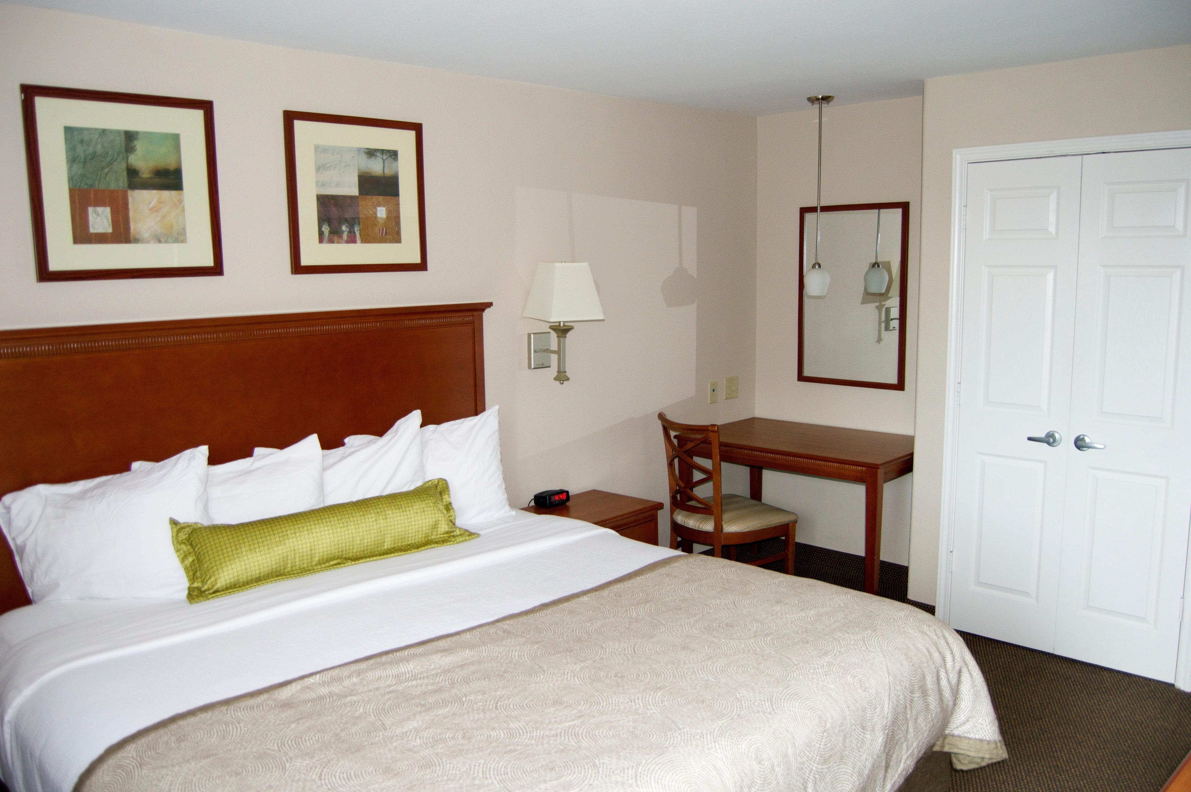 Candlewood Victoria By Ihg Εξωτερικό φωτογραφία