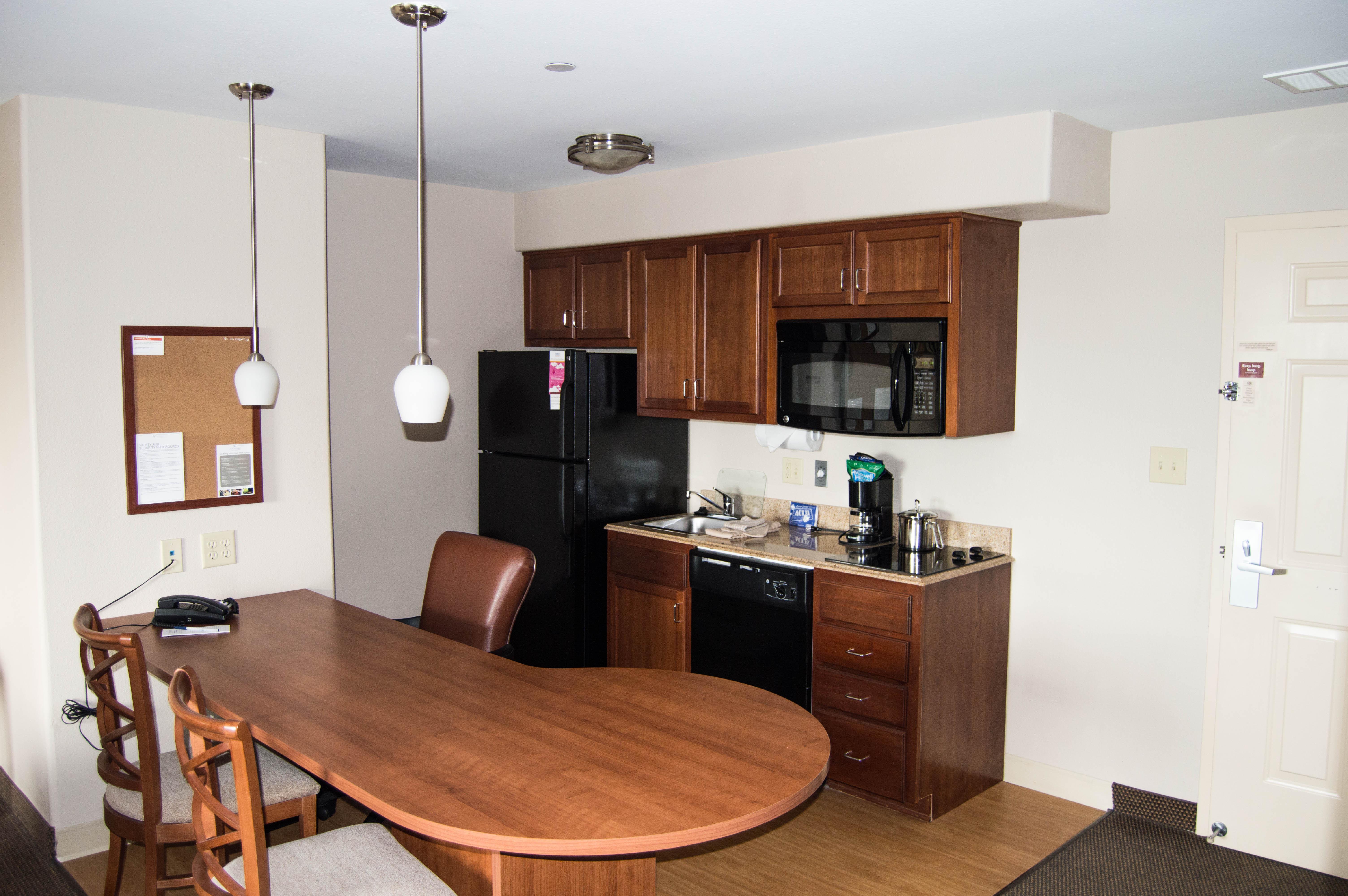 Candlewood Victoria By Ihg Εξωτερικό φωτογραφία