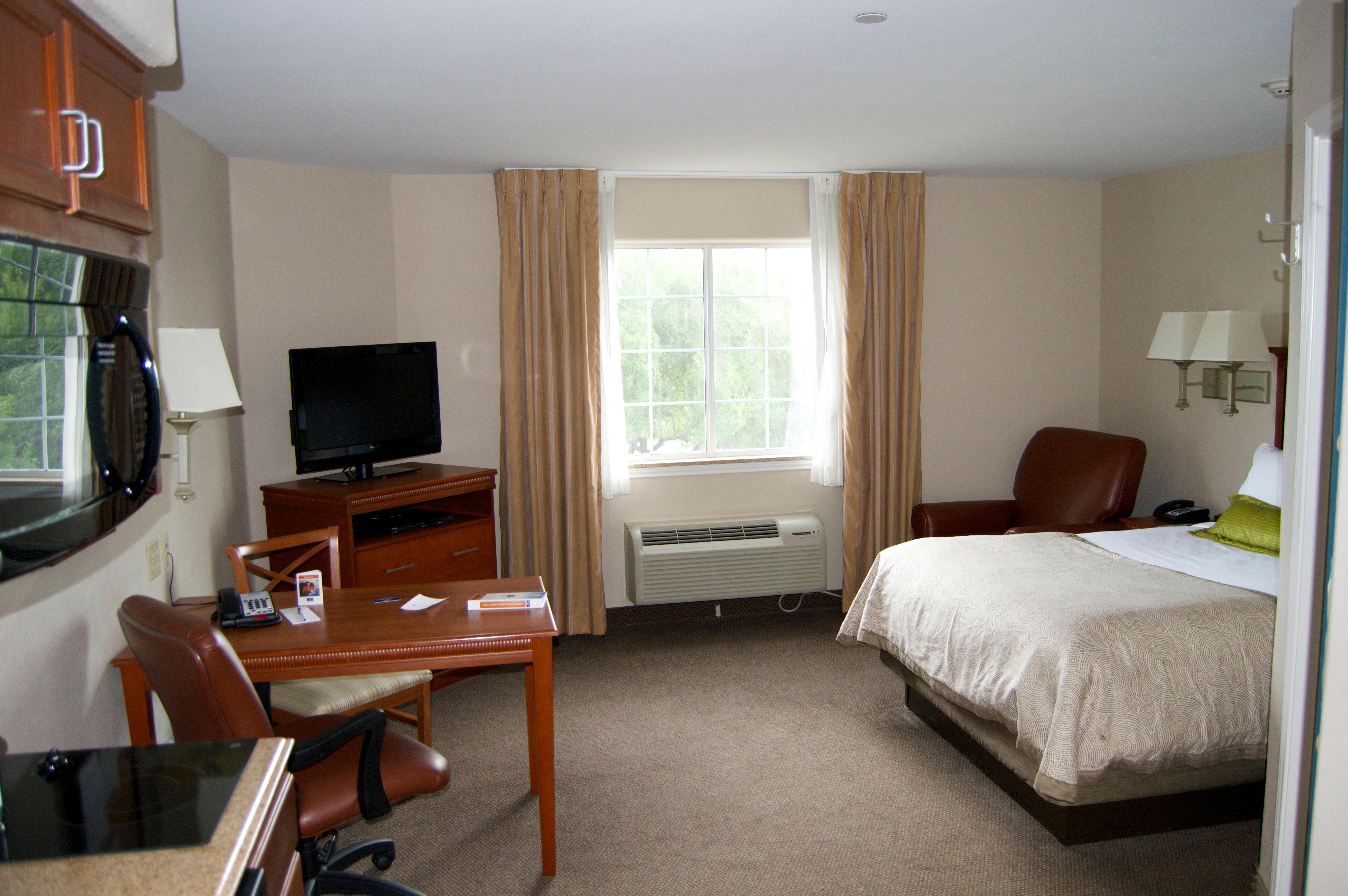 Candlewood Victoria By Ihg Εξωτερικό φωτογραφία