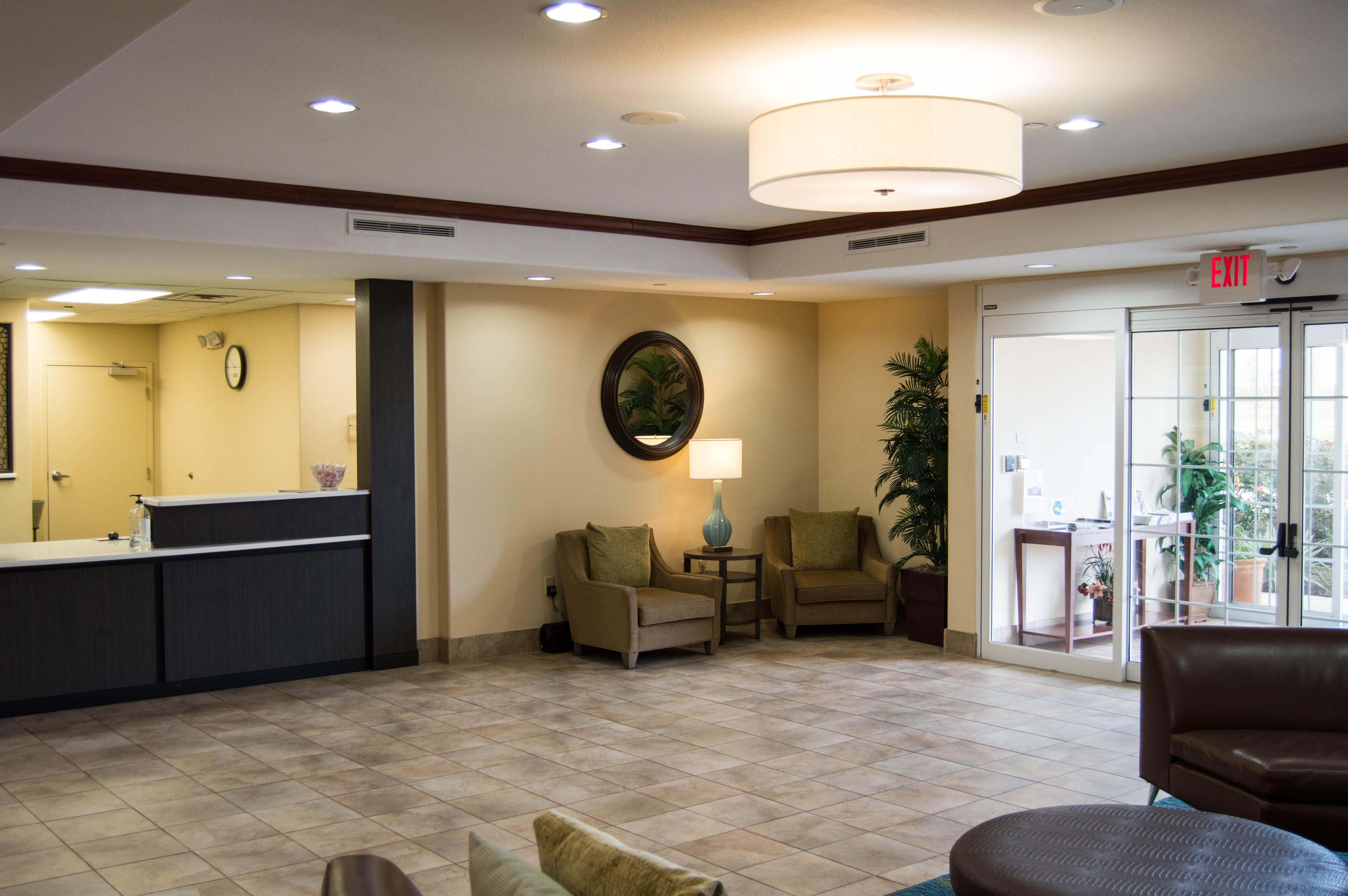 Candlewood Victoria By Ihg Εξωτερικό φωτογραφία
