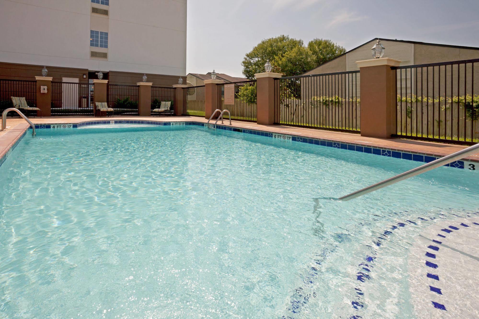 Candlewood Victoria By Ihg Ανέσεις φωτογραφία