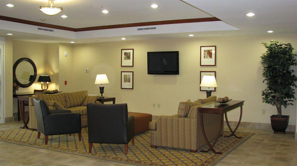 Candlewood Victoria By Ihg Εξωτερικό φωτογραφία